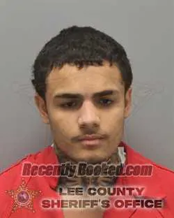 Recent Mugshot Image for ROBERT JUNIOR JR. RIVERA in Lee County, Florida