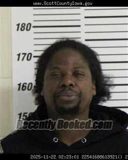 Recent Mugshot Image for CURTIS DEMARCUS HENDERSON-SMITH in Scott County, Iowa