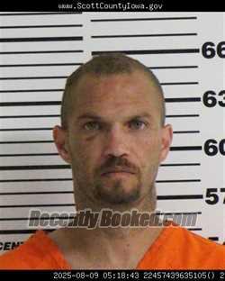 Recent Mugshot Image for NATHAN NATHIOL HANDY in Scott County, Iowa