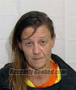 Recent Mugshot Image for COURTNEY M WARREN in Columbus County, North Carolina