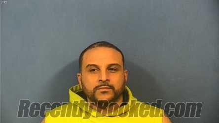Recent Mugshot Image for RONALD HERNANDEZ in DuPage County, Illinois