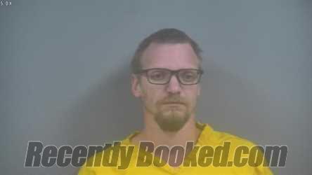 Recent Mugshot Image for TRAVIS DWAYNE EARLE in Sullivan County, Indiana