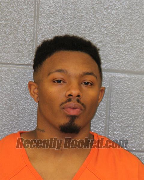 Recent Mugshot Image for TRAVIS RASHAD DAVIS in Mecklenburg County, North Carolina
