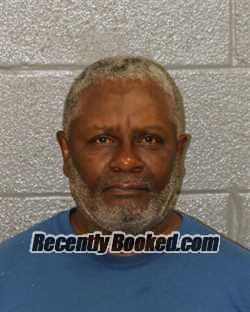 Recent Booking / Mugshot for TYRONE RAYNARD DAVIS in Mecklenburg County ...