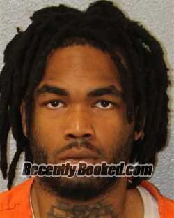 Recent Mugshot Image for LADARIUS EARL in Mecklenburg County, North Carolina