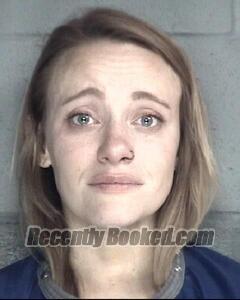 Recent Booking / Mugshot for TAYLER NICOLE SISTRUNK in Leavenworth