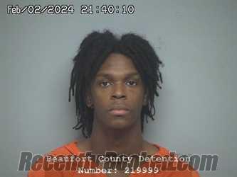 Recent Booking / Mugshot for BENJAMIN SHAMAR SEABROOK in Beaufort