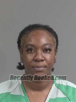 Recent Booking / Mugshot for CRYSTAL MACHELLE DAVIS in Charleston