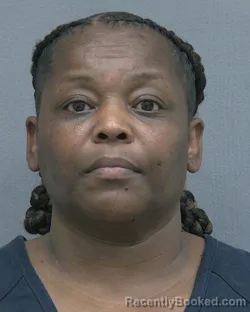 Mugshot of KIMYATTA CHARMAYNE ROBINSON booked in Alachua County, Florida on June 16, 2026