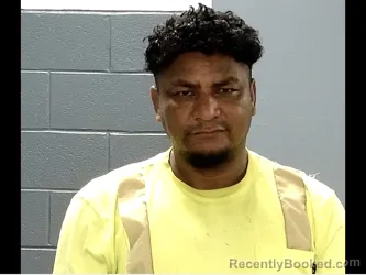 Mugshot of EDIN YOGENIS MARTINEZ VASQUEZ