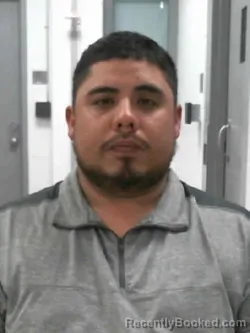 Mugshot of RUBEN UZIEL VEGA