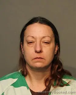 Mugshot of LARISSA MARIE BEATY