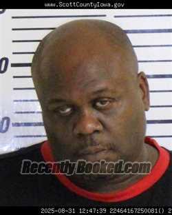 Mugshot of DEMOND THOMAS WOOTEN