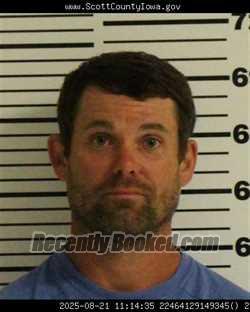 Mugshot of DEVIN ALLAN BEARBOWER