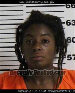 Mugshot of LASHAWNDA LAQUETTA WIGGINS