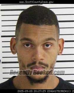 Mugshot of CEDRIC DOMONIQUE MOORE