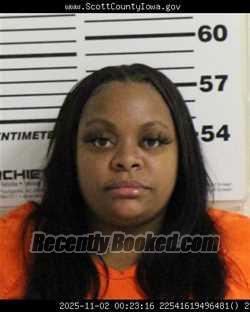 Mugshot of DAIZSANIQUE DION-LASHAE SMITH booked in Scott County, Iowa on April 16, 2026