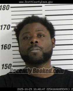 Mugshot of ROBERT LAMAR AKEEMA