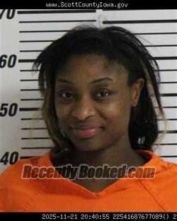 Mugshot of ANTWUNETTE QUARSHAY ECHOLS