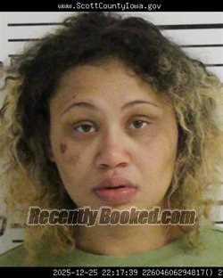 Mugshot of SALYN MARIAH DIANN THARP-SUN