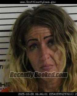 Mugshot of LISA SUZANNE DAHNKE
