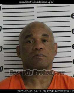 Mugshot of TERRY LEMONT DAVIS