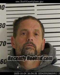 Mugshot of DAVID RAWLIEGH CAVANAUGH