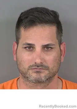 Mugshot of LUIS E PEREZMURGADO