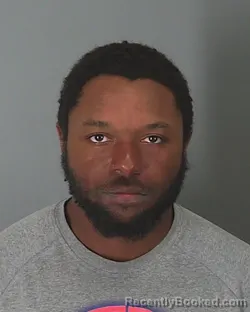 Mugshot of STAQUIN JONES