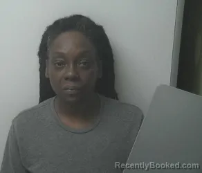 Mugshot of SHIQUITA NICOLE BLOUNT booked in Beaufort County, North Carolina on April 18, 2026