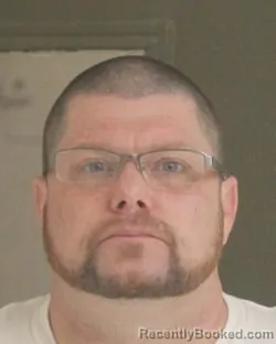 Mugshot of JUSTIN T MARSHALL