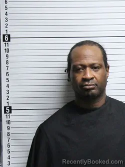 Mugshot of TRAVIS L'MOTTE HOOPER