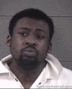 Mugshot of MARQUEZ DEANDRE WHITE