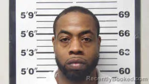 Mugshot of DONDRE MARCHEAZ BORDEN