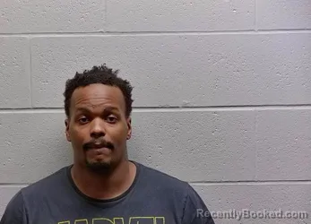 Mugshot of YITONIS WYDELL NASH