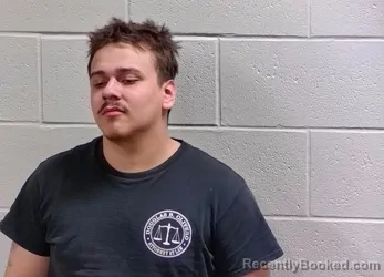 Mugshot of DONAVIN ARIN VASQUEZ