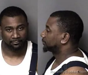 Mugshot of Travis Orlando Leach
