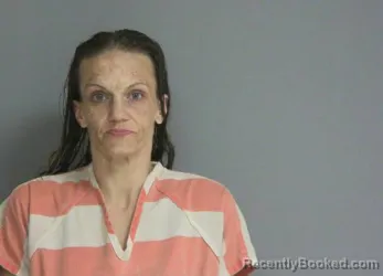 Mugshot of LINDSEY RENEE LEFFELMAN booked in La Salle County, Illinois on April 29, 2026