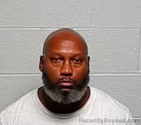 Mugshot of Deandre L Douglas