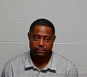 Mugshot of Alonso Dwight Dixon booked in Lake County, Illinois on August 12, 2026