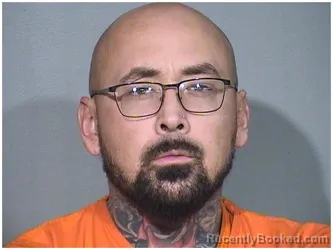 Mugshot of OSVALDO R FLORES