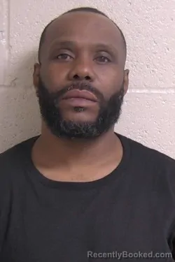 Mugshot of LEONEL CARTER booked in Madison County, Illinois on April 23, 2026
