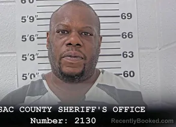 Mugshot of DWIGHT A ROACH