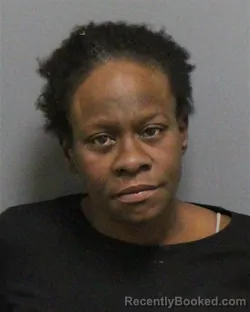 Mugshot of SHIRLEY LAWNISHA SMALLS