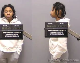 Mugshot of RAYNIYA Y HENDERSON