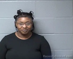 Mugshot of DARLENA D ROBERSON
