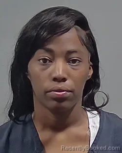 Mugshot of DAYVONNANESHIA PARRASHUA MCKINNEY booked in Escambia County, Florida on April 28, 2026
