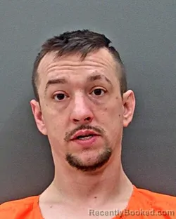 Mugshot of AARON WAYNE HOVIS