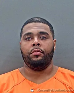 Mugshot of SHAQUILLE M VEASLEY