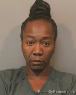 Mugshot of SHANNA DANYELLE FENNIE
